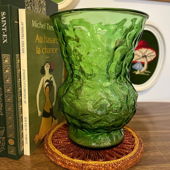 Vintage Green Textured Glass Vase – Mid-Century Style - Picture 6 of 14